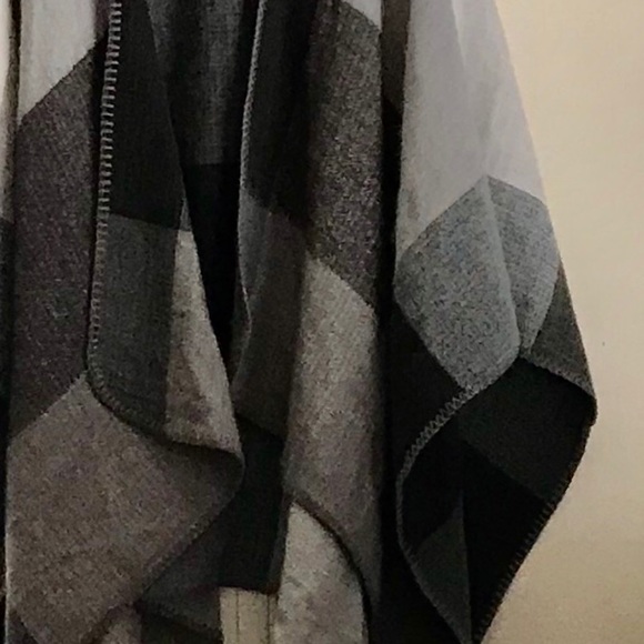 NWOT Eddie Bauer Shawl - Brown Plaid - Picture 3 of 7